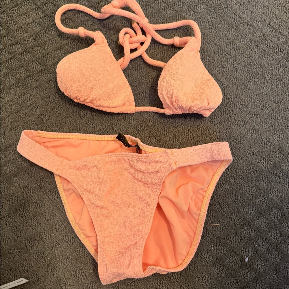 Vix Paula hermanny bikini size small
Top medium bottom